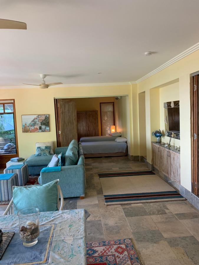 Beachfront Dolphin Cabin Oak Beach Exterior photo