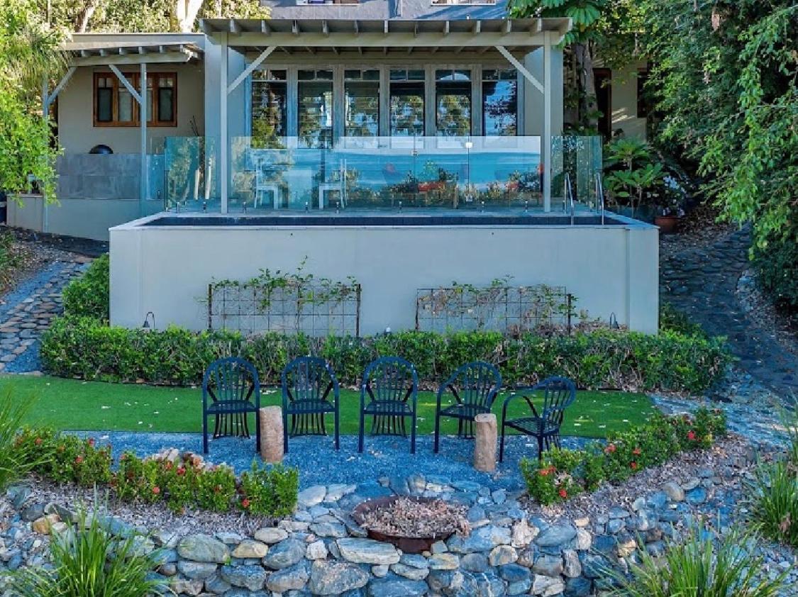 Beachfront Dolphin Cabin Oak Beach Exterior photo