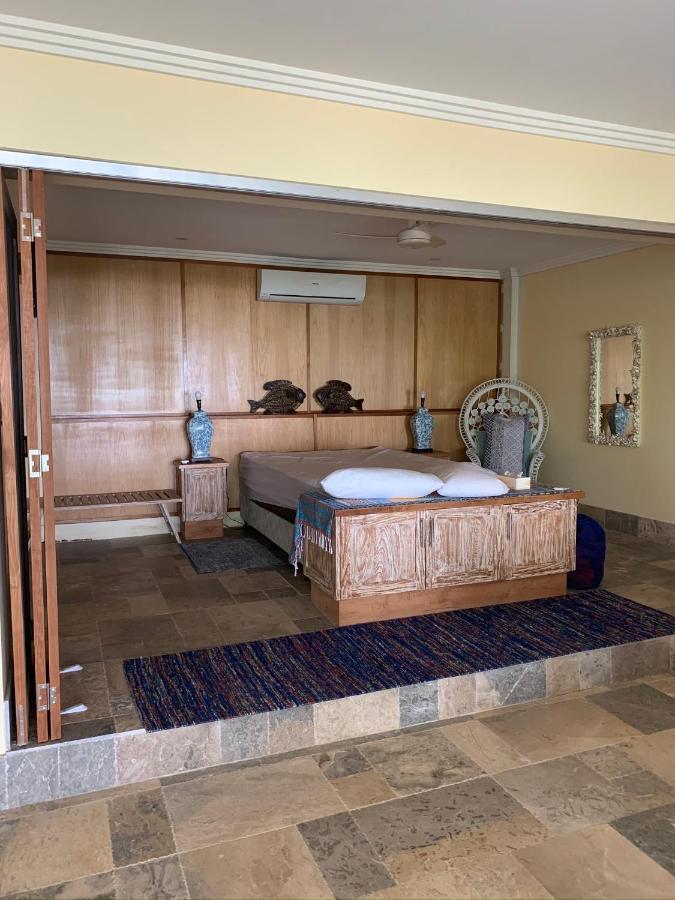 Beachfront Dolphin Cabin Oak Beach Exterior photo